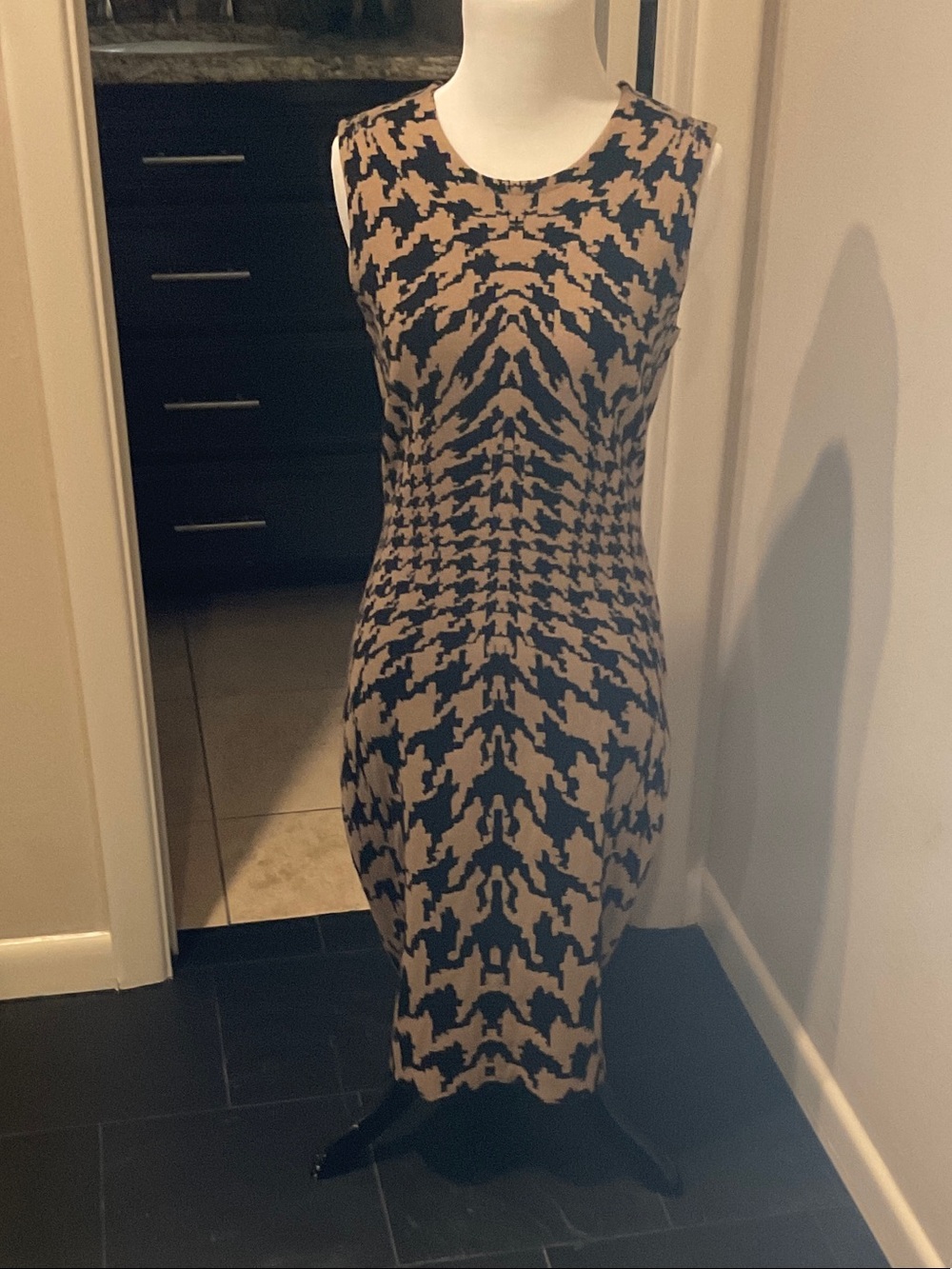 Per Se Beige and Black Sleeveless Maxi Dress